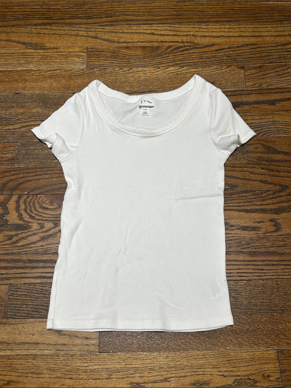 art class White Short Sleeve Scoop Neck Tee